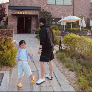 Giay Nike ACG Moc 'Summit White Black' DZ3407-100