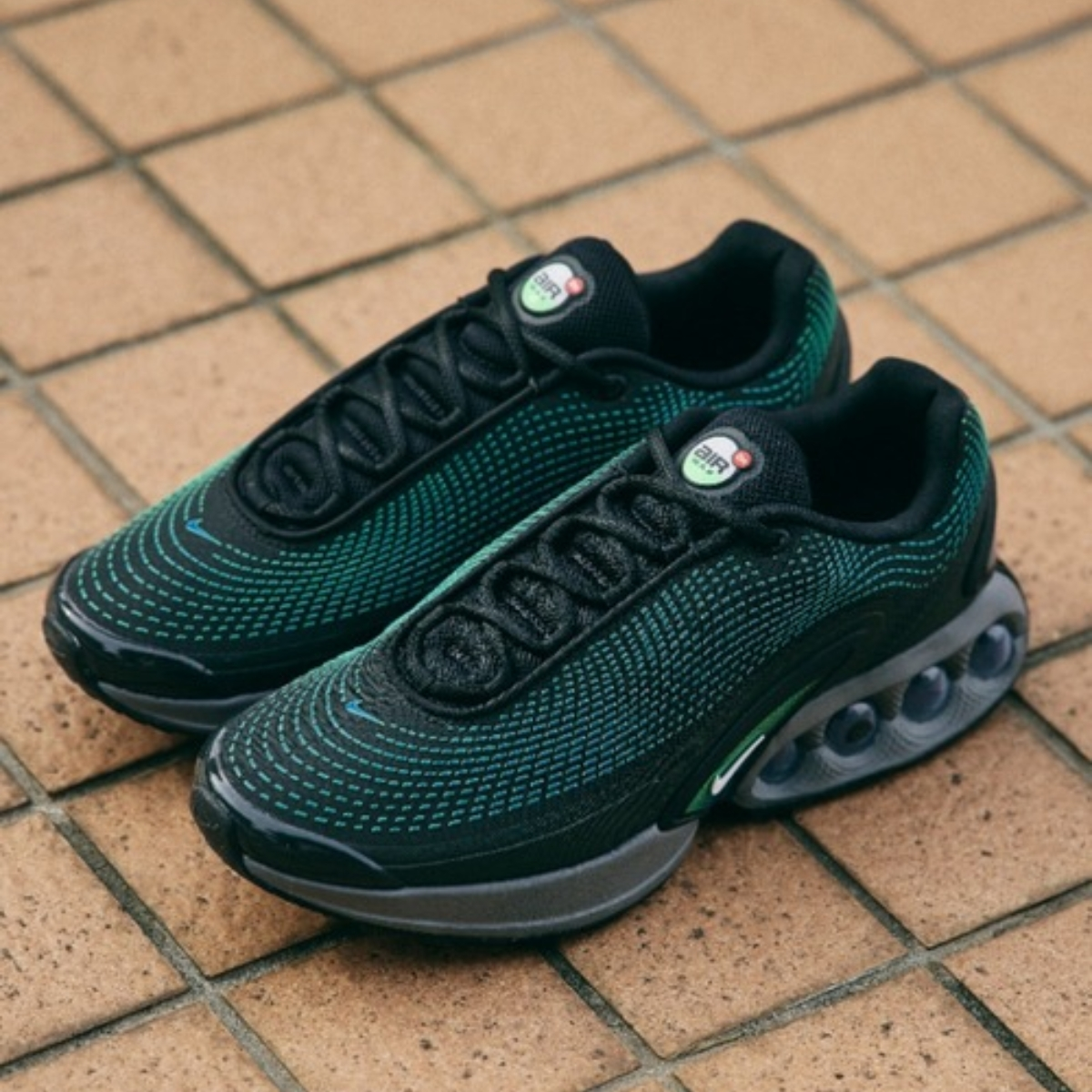 Alternative view of Giày Nike Air Max DN 'Hyper Cobalt Green' DV3337-010