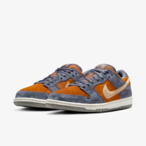 Giay Nike Dunk Low SB 'Light Carbon Monarch' HF3063-002