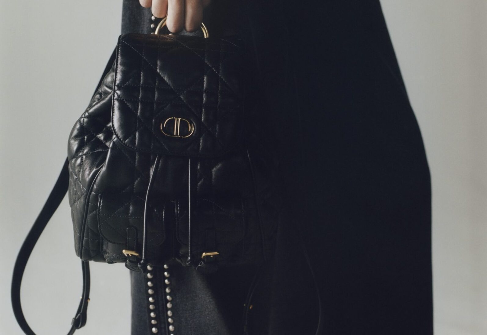 Caro Backpack: Tan binh sang gia cua nha mot Dior