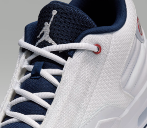 Giay Nike Air Jordan Max Aura 6 'White Midnight Navy' FQ8298-100