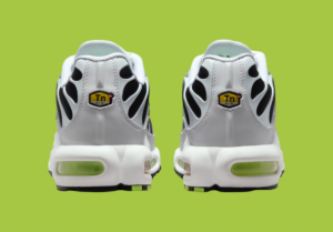 Giay Nike Air Max Plus 'White Black' DM0032-103