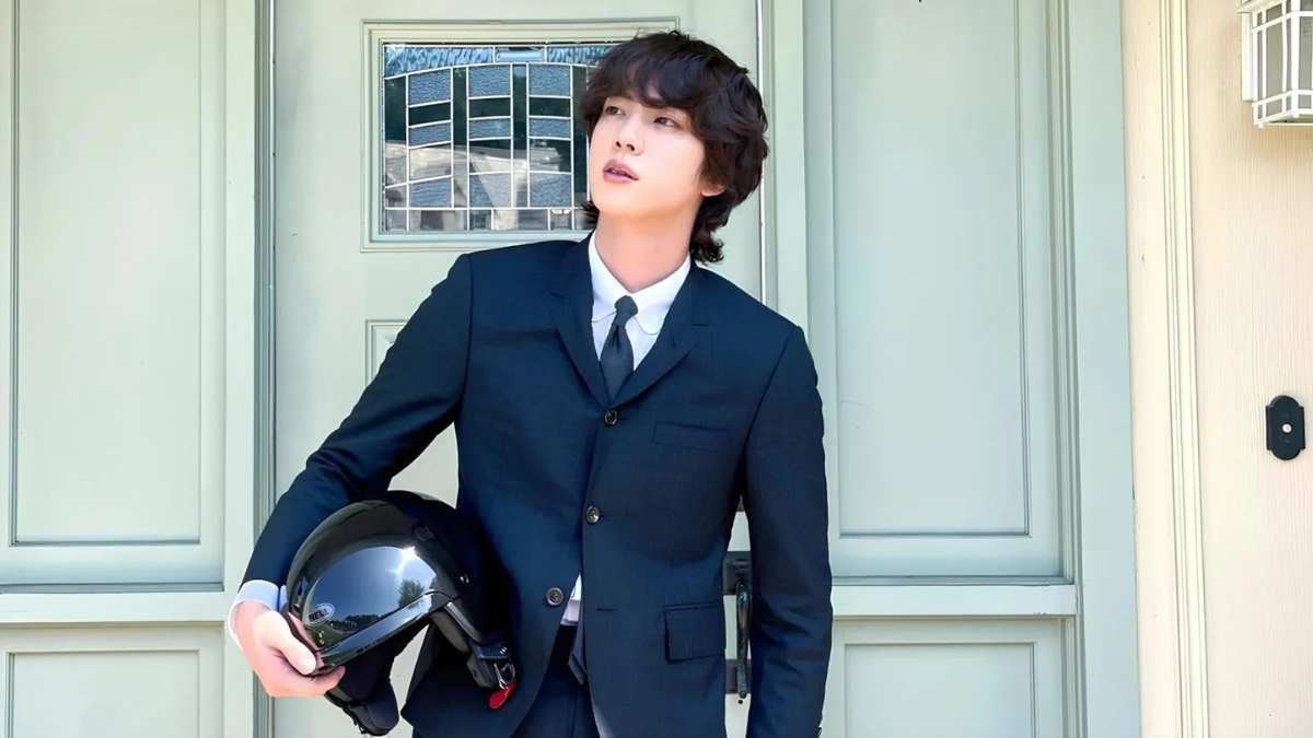 Hinh anh 1: Kham pha the gioi tui hieu qua bo suu tap cua Jin BTS