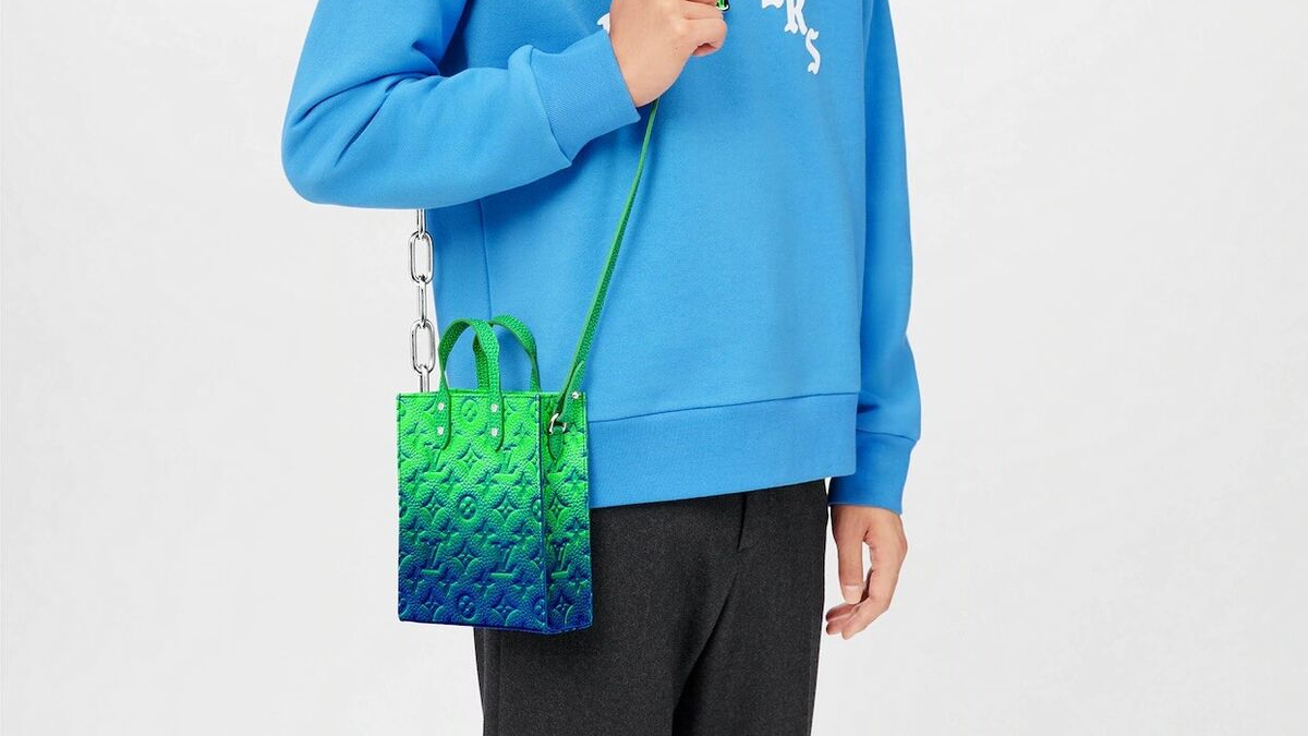 Hinh anh 3: Kham pha the gioi tui hieu qua bo suu tap cua Jin BTS