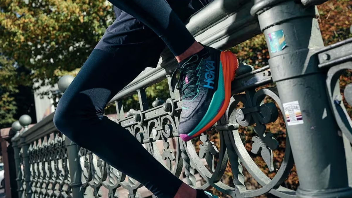 Bật mí 9 xu hướng giày sneaker đình đám mùa thu 2024 Hinh anh 4: Bat mi 9 xu huong giay sneaker dinh dam mua thu 2024