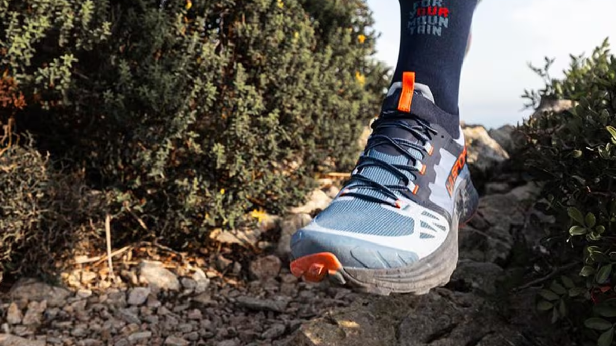 Bật mí 9 xu hướng giày sneaker đình đám mùa thu 2024 Hinh anh 5: Bat mi 9 xu huong giay sneaker dinh dam mua thu 2024