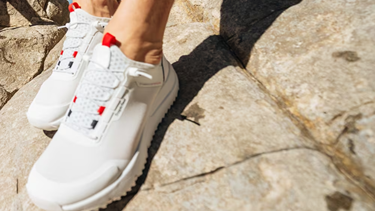 Bật mí 9 xu hướng giày sneaker đình đám mùa thu 2024 Hinh anh 13: Bat mi 9 xu huong giay sneaker dinh dam mua thu 2024