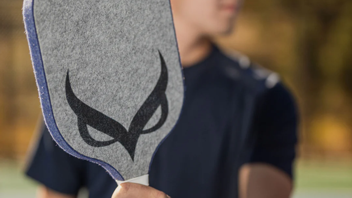 Tổng hợp 9 mẫu vợt pickleball đáng để bạn sở hữu Hinh anh 8: Tong hop 9 mau vot pickleball dang de ban so huu