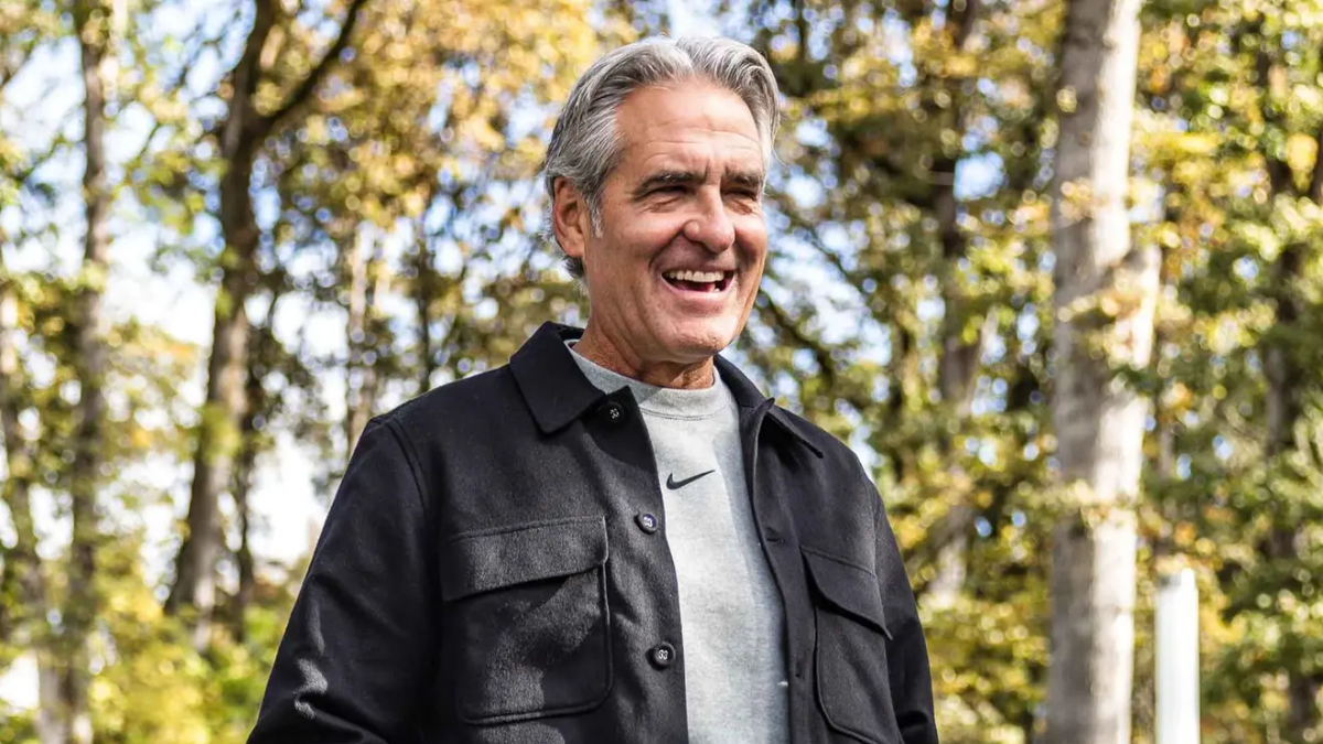 Elliott Hill: Ve nen tuong lai tuoi sang cho Nike