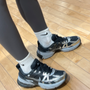 Giay Nike Wmns V2K Run 'Black Silver' FD0736-005