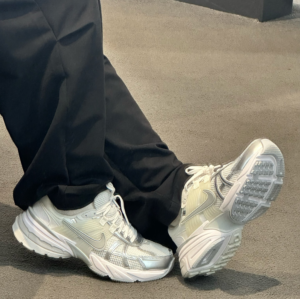 Giay Nike Wmns V2K Run 'Metallic Silver' FD0736-104