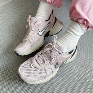 Giay Nike Wmns V2K Run 'Platinum Violet' FN6703-001