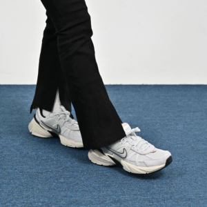 Giay Nike Wmns V2K Run 'White Light' FN6703-100