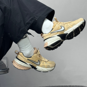 Giay Nike Wmns V2K Run 'Sesame' FN6703-200