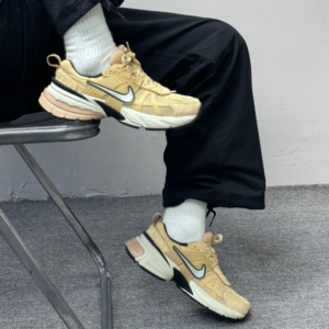 Giay Nike Wmns V2K Run 'Sesame' FN6703-200