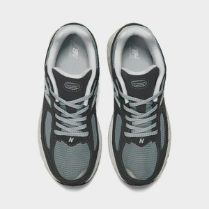 Giay New Balance 2002R Big Kid 'Magnet Lead' GC2002FB