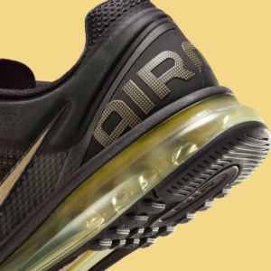 Giay Nike Air Max 2013 'Black Flat Gold' HQ1927-001