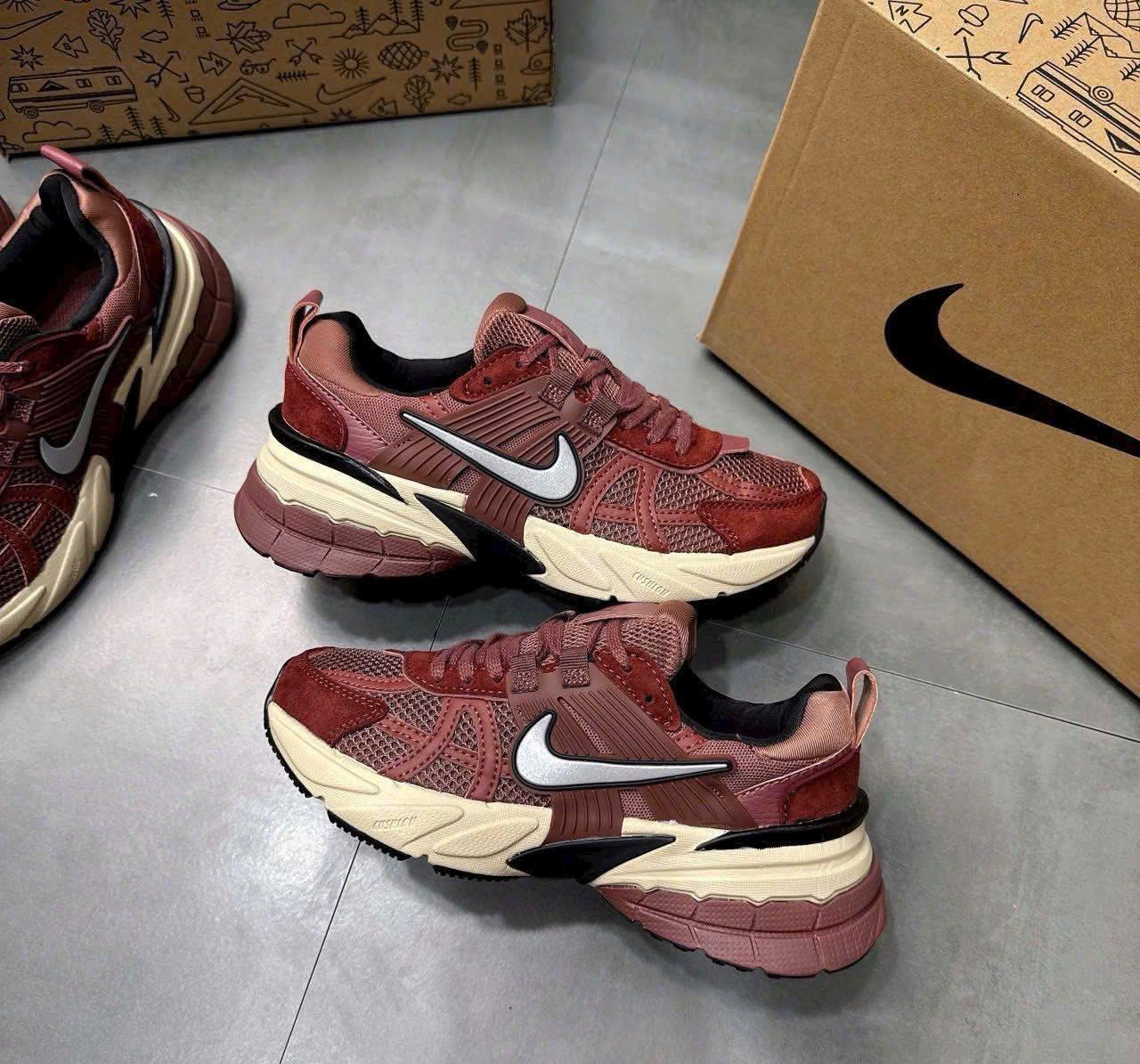 Alternative view of Giày Nike V2K Run 'Dark Pony' FN6703-201