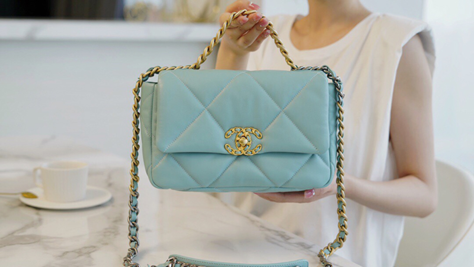 Chanel 19: Câu chuyện đằng sau chiếc túi biểu tượng Hinh anh 9: Chanel 19: Cau chuyen dang sau chiec tui bieu tuong