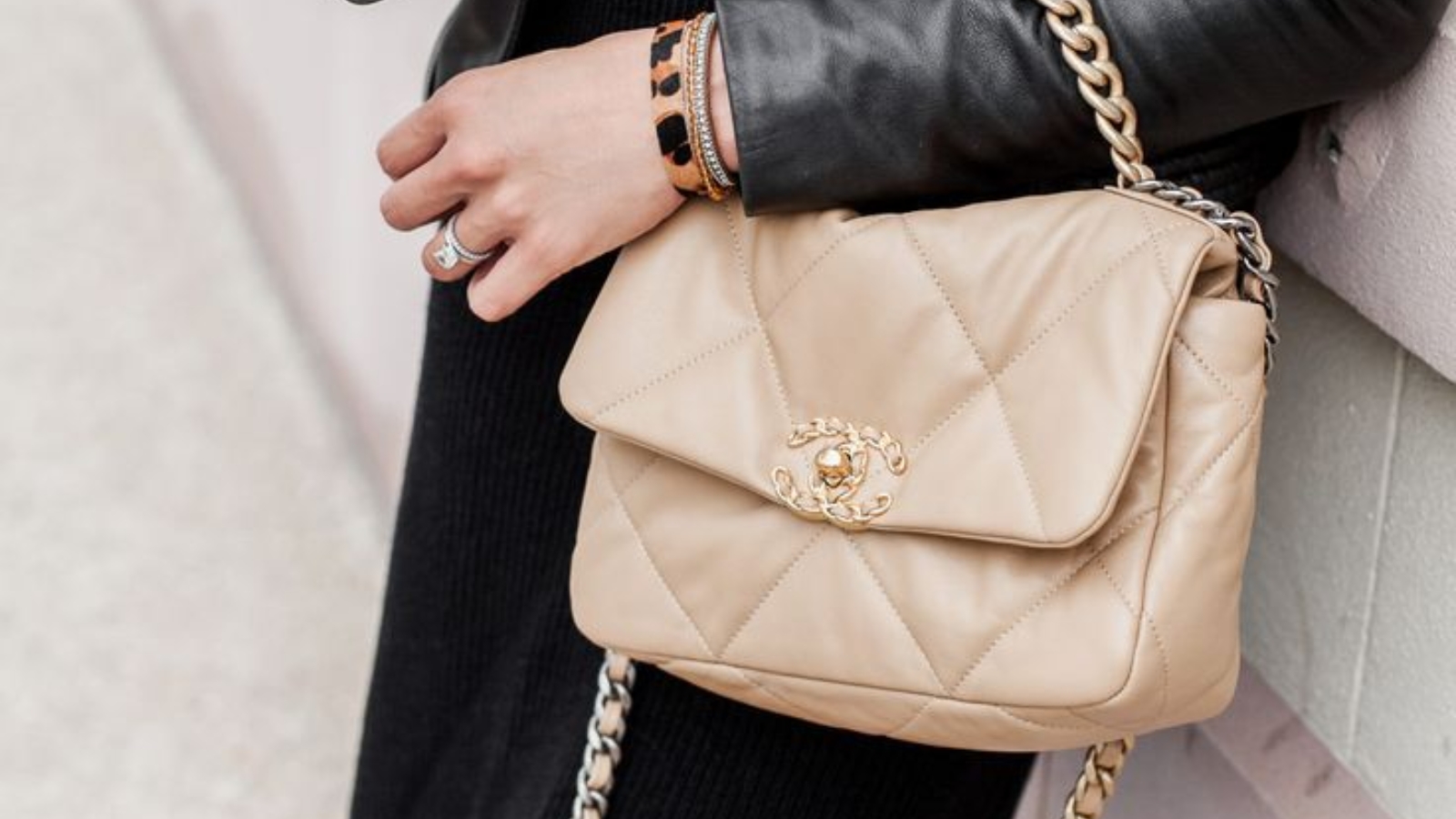 Chanel 19: Câu chuyện đằng sau chiếc túi biểu tượng Hinh anh 4: Chanel 19: Cau chuyen dang sau chiec tui bieu tuong