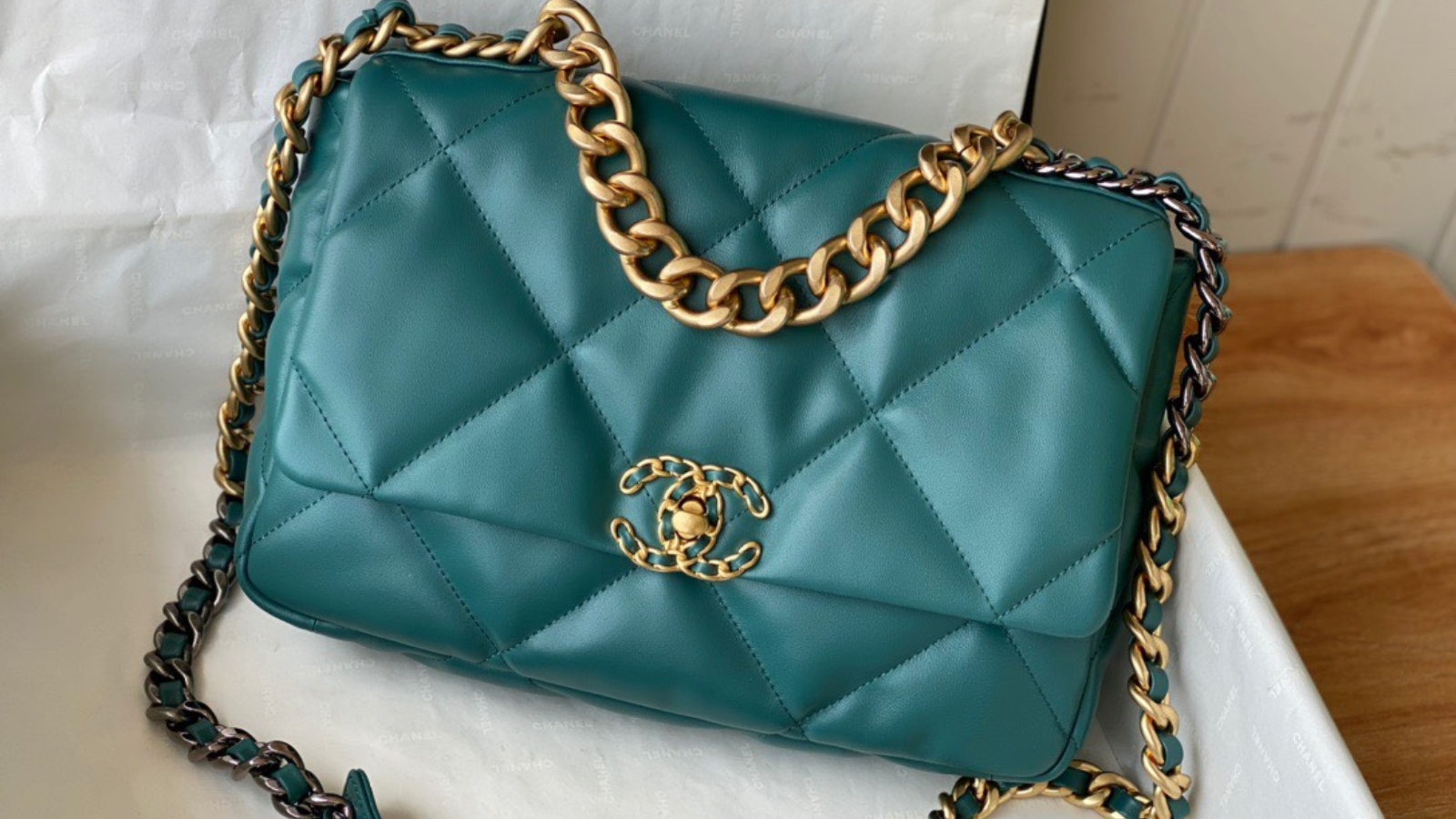 Chanel 19: Câu chuyện đằng sau chiếc túi biểu tượng Hinh anh 3: Chanel 19: Cau chuyen dang sau chiec tui bieu tuong