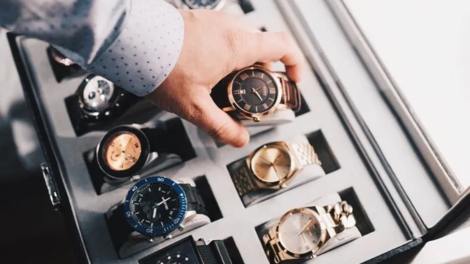 4 thương hiệu đồng hồ xa xỉ không thể bỏ qua trong bộ sưu tập Hinh anh 3: 4 thuong hieu dong ho xa xi khong the bo qua trong bo suu tap