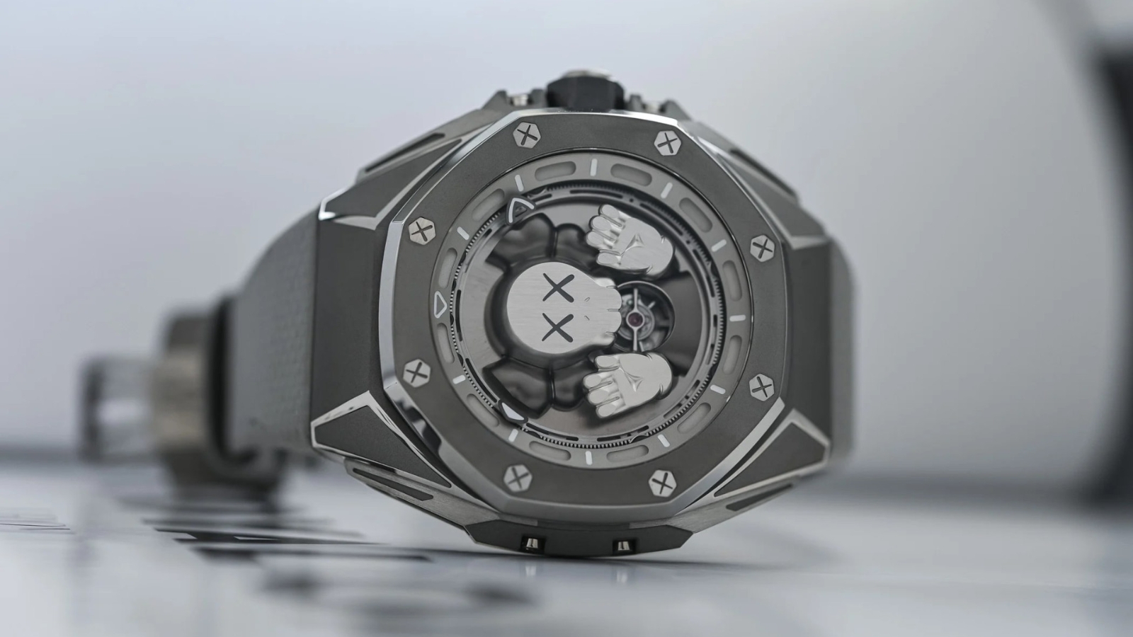 Hinh anh 5: Kaws va Audemars Piguet ra mat san pham hop tac gay chu y