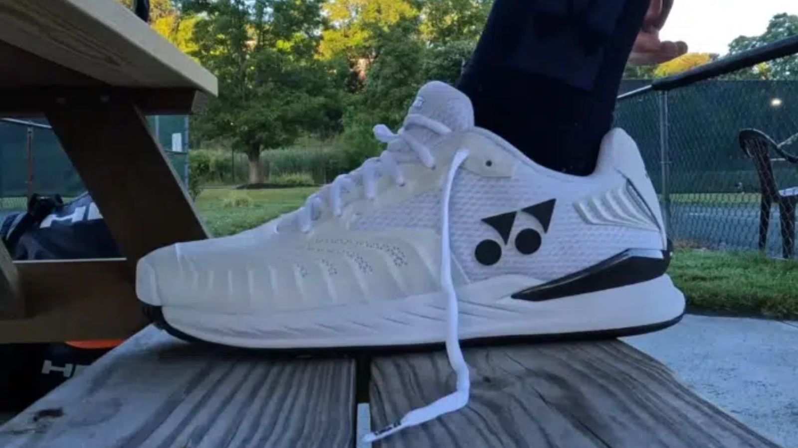 Hinh anh 8: Top 10 doi giay tennis nam dang mua nhat nam 2024 (Phan 1)