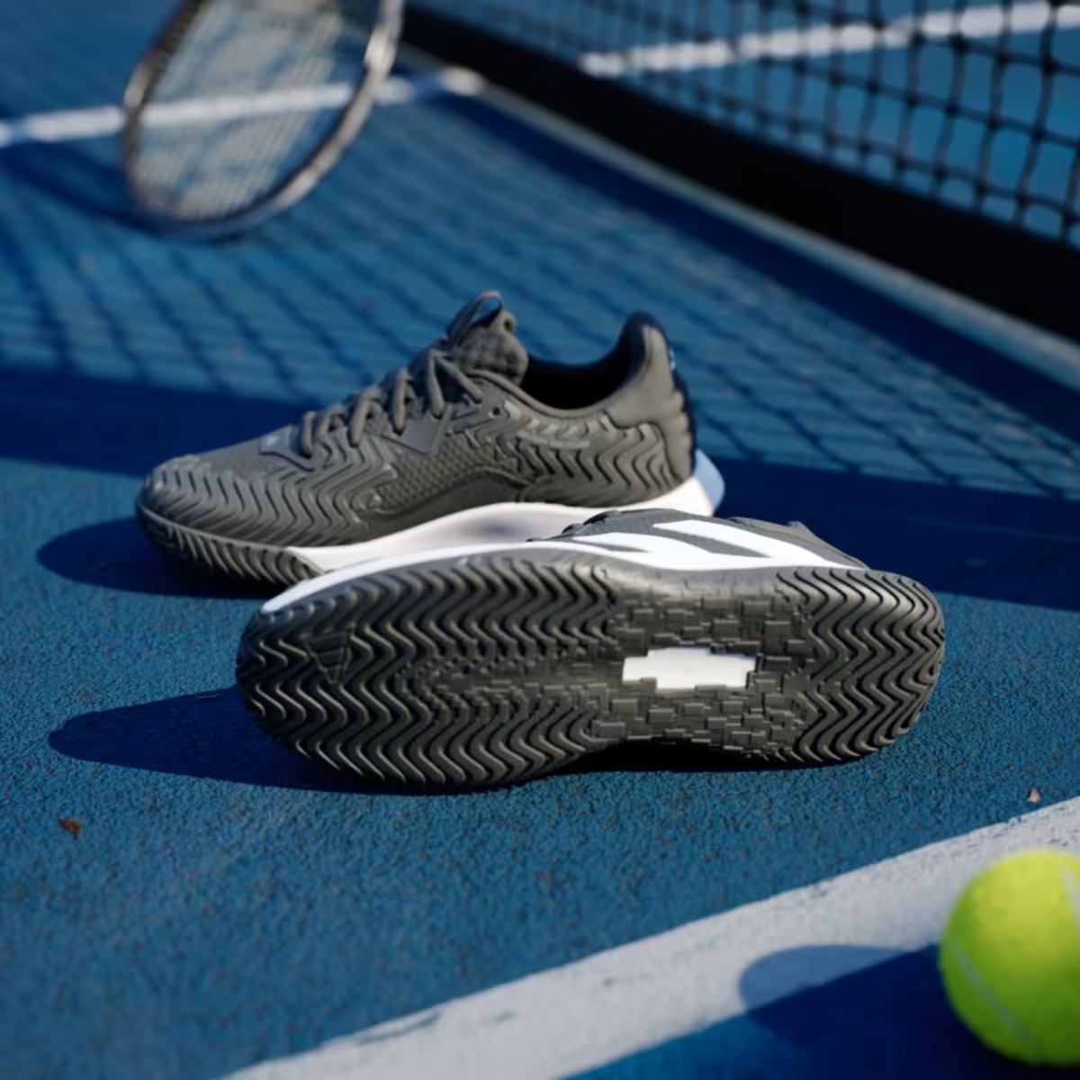 Adidas Solematch Control đôi giày hoàn hảo giành cho các vợt thủ Hinh anh 3: Adidas Solematch Control doi giay hoan hao gianh cho cac vot thu