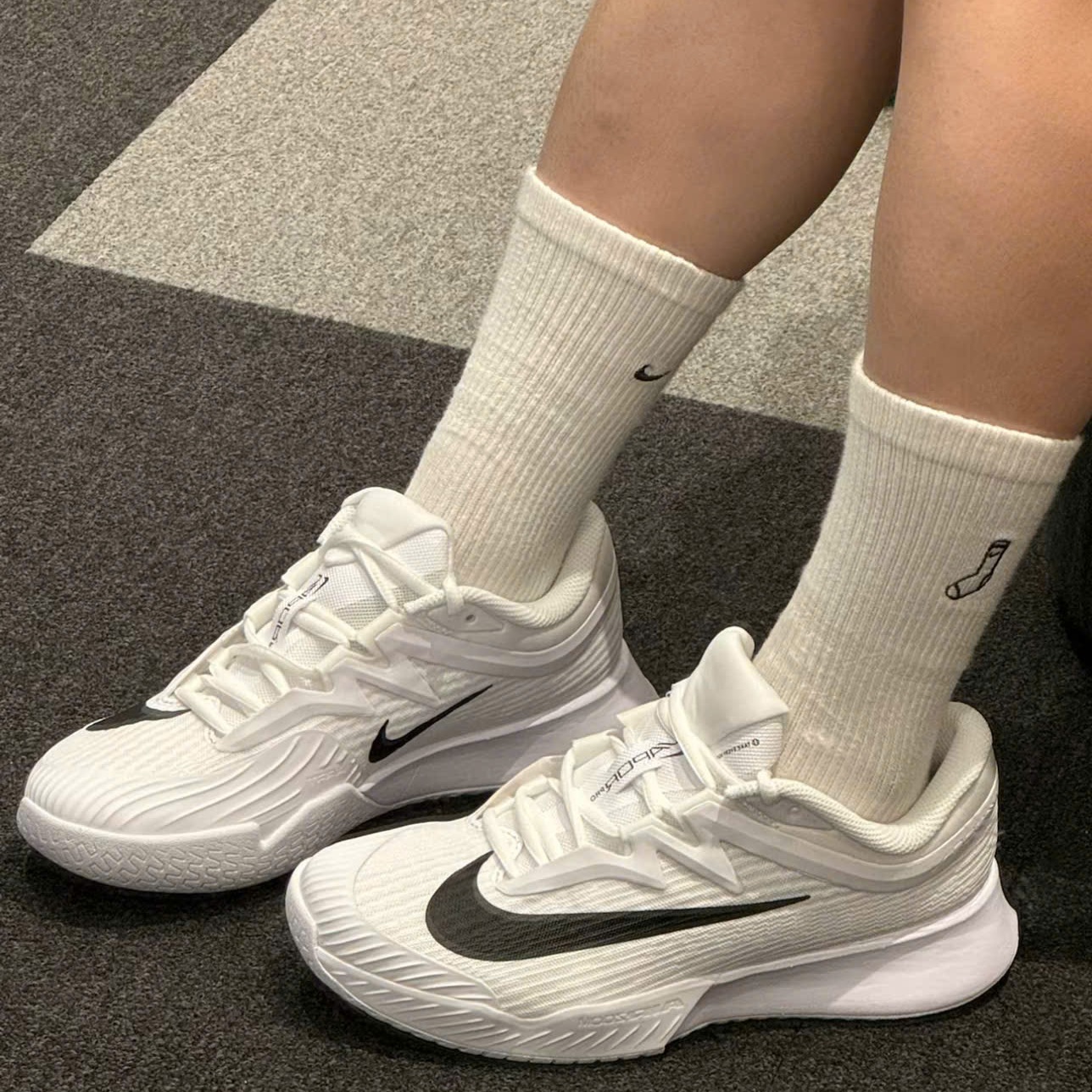 Alternative view of Giày Nike NikeCourt Air Zoom Vapor Pro 3 HC 'White Black' FZ2161-101