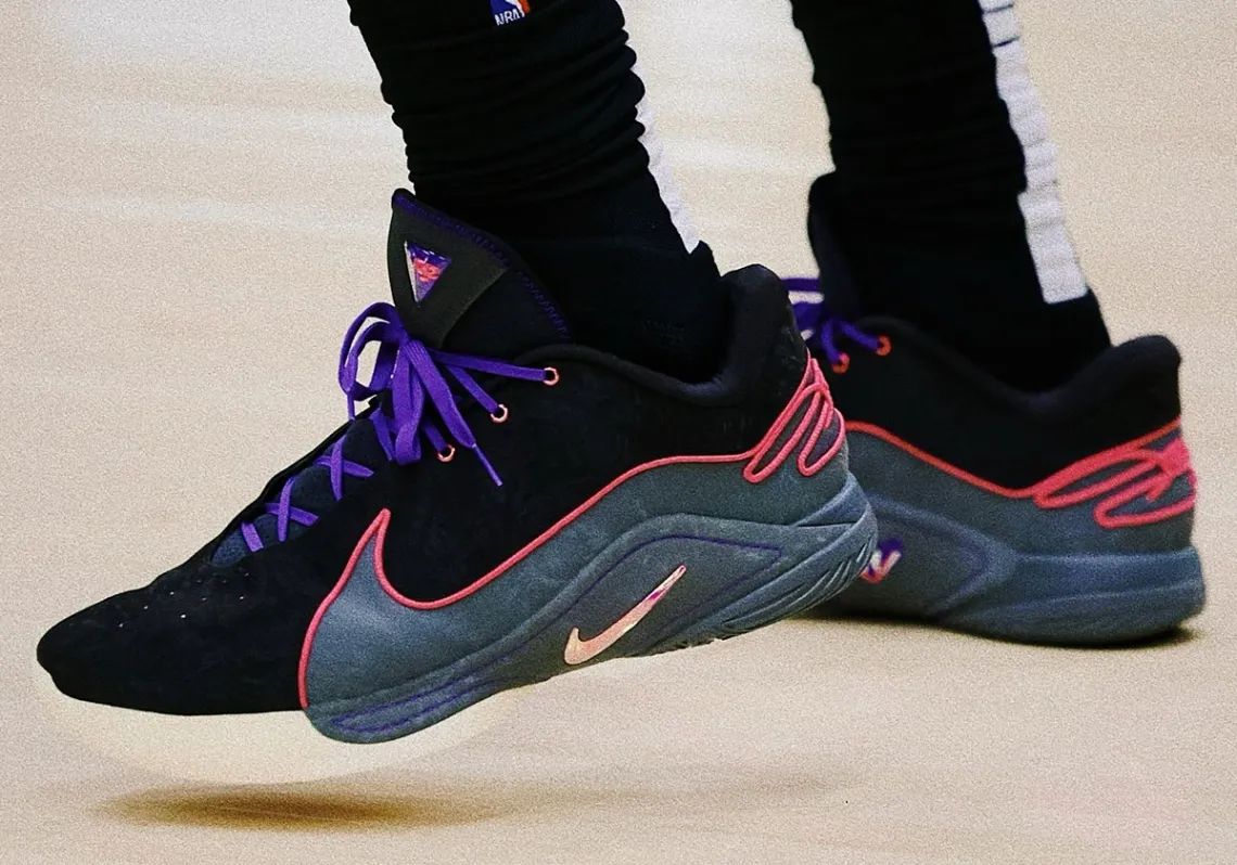 Hinh anh 5: Nike LeBron 22 "King Shoes"