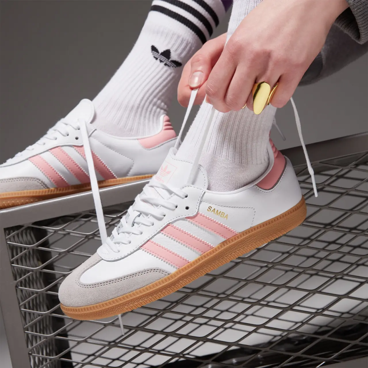 Alternative view of Giày Adidas Samba OG 'White Coral Pink' JP5480