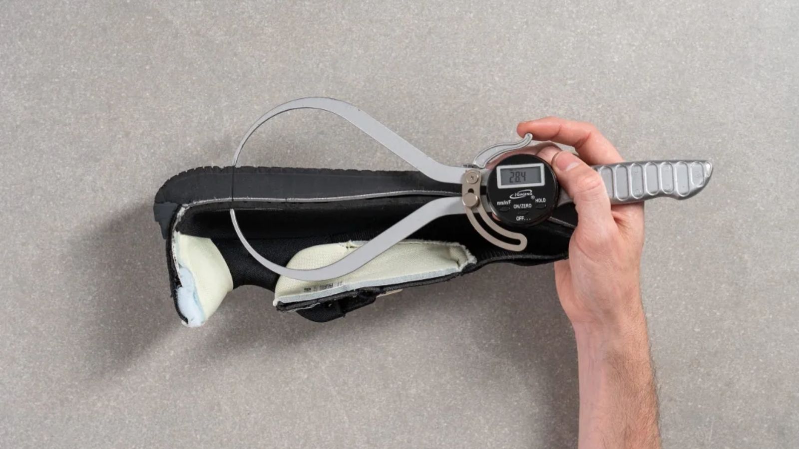 Hinh anh 3: New Balance 796 v4: Co phu hop cho nguoi moi choi tennis?