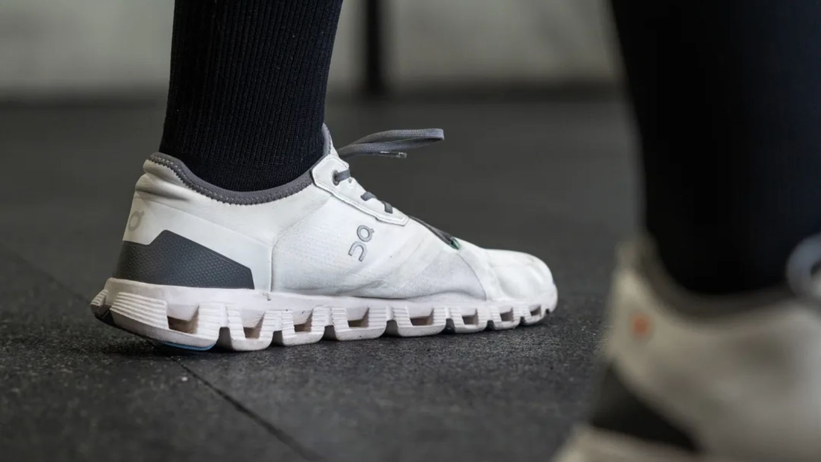 Hinh anh 3: Review chi tiet giay On Cloud X 3 AD: Nen mua hay khong?