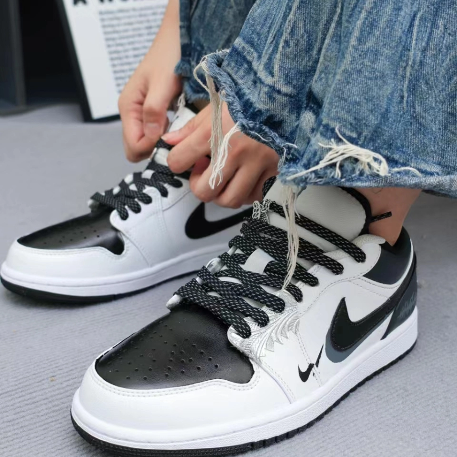 Alternative view of Giày Nike Air Jordan 1 Low SE GS 'Panda Toe' HF3188-106