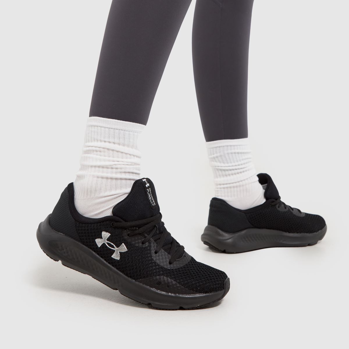 Hinh anh 3: Charged Pursuit 3 doi giay di bo cua nha Under co gi?