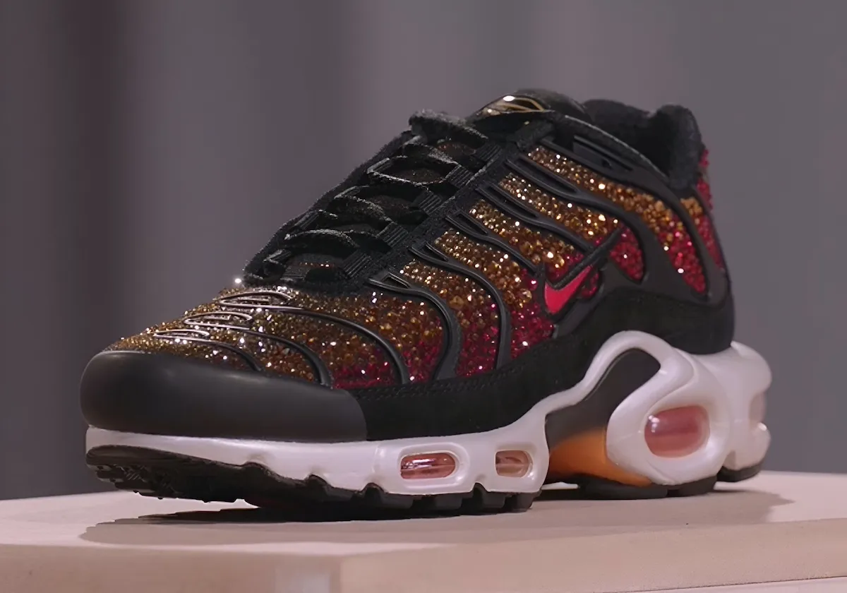 Hinh anh 5: Review bo suu tap moi Swarovski x Nike Air Max Plus
