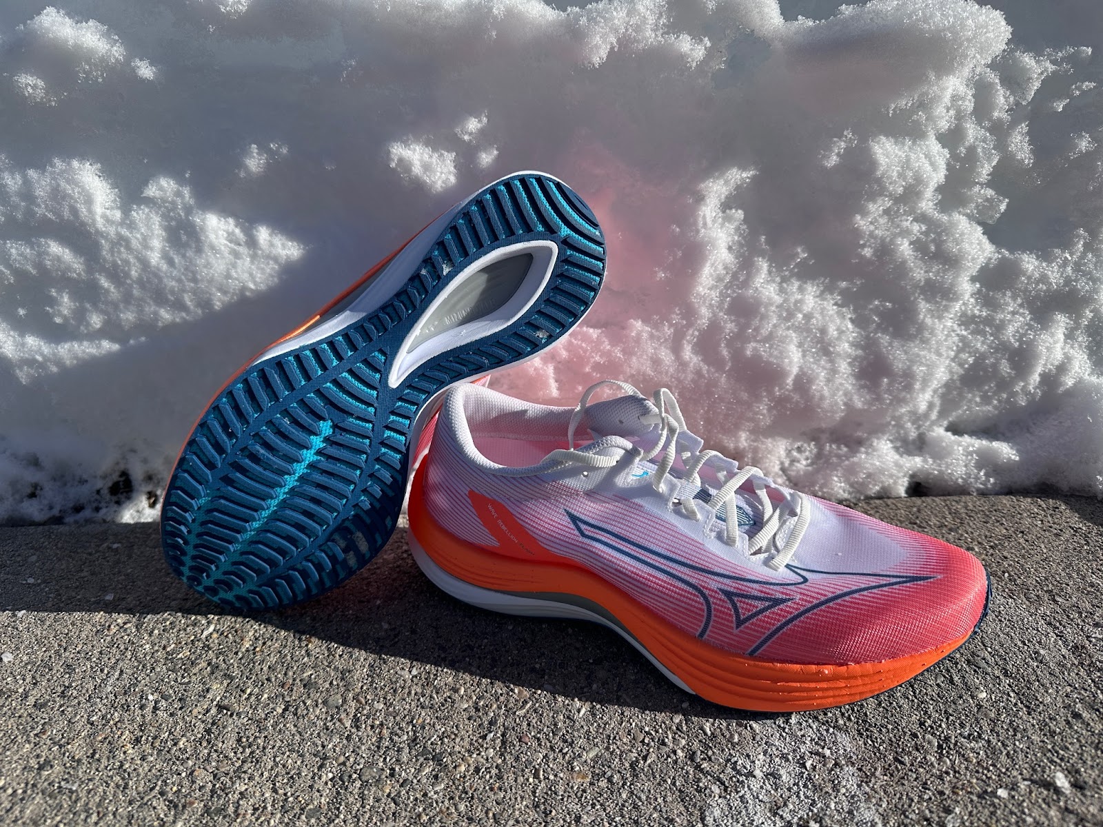 Hinh anh 2: Mizuno Wave Rebellion Flash 2 - Giay chay ben bi nhat?