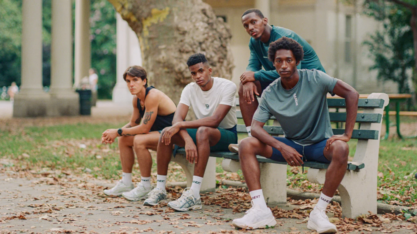 13 thương hiệu thời trang chạy bộ nam mà bạn không nên bỏ lỡ Hinh anh 8: Thoi trang chay bo nam ket hop hieu suat va phong cach