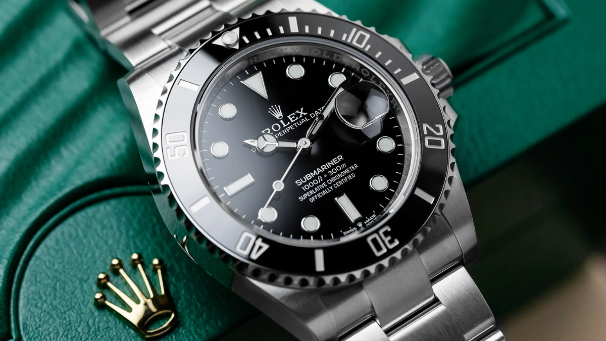 Dong ho Rolex OysterDate 6466 co dien, vo thep khong gi.