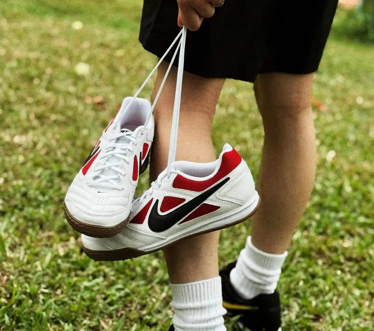 Alternative view of Giày Nike Gato 'White Gym Red' IB8509-100