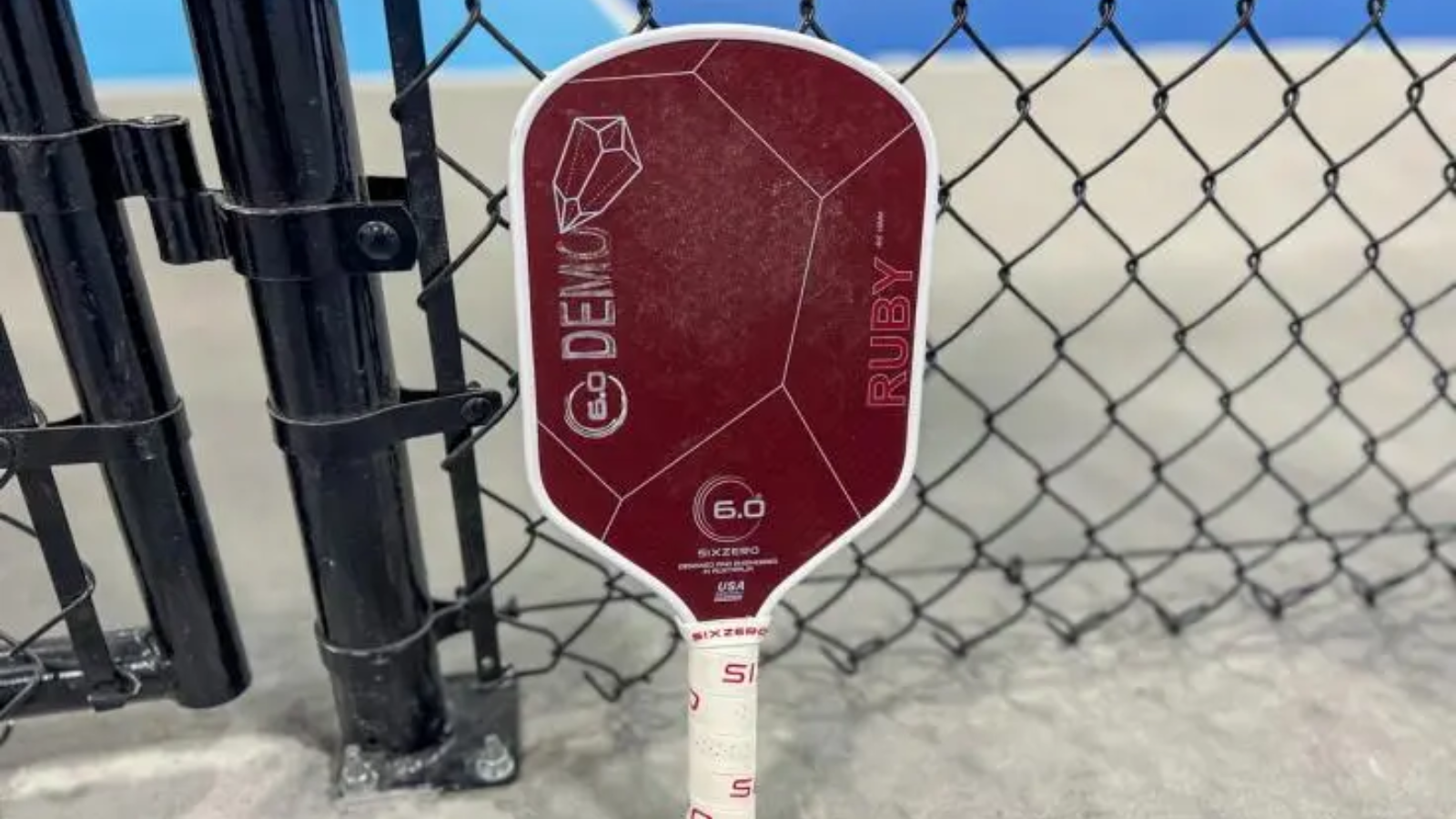 Đánh giá vợt Pickleball Six Zero Ruby: Vũ khí Thermoformed Hinh anh 2: Vot pickleball Six Zero Ruby voi cong nghe thermoformed