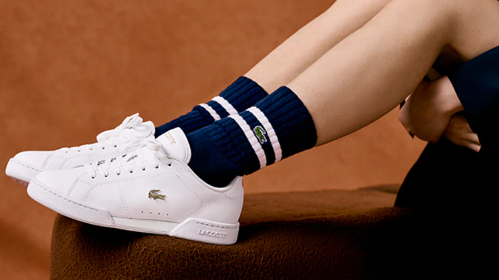 Hinh anh 1: Hinh anh giay Lacoste L003 Neo Shot the hien su ket hop giua the thao va thoi trang.