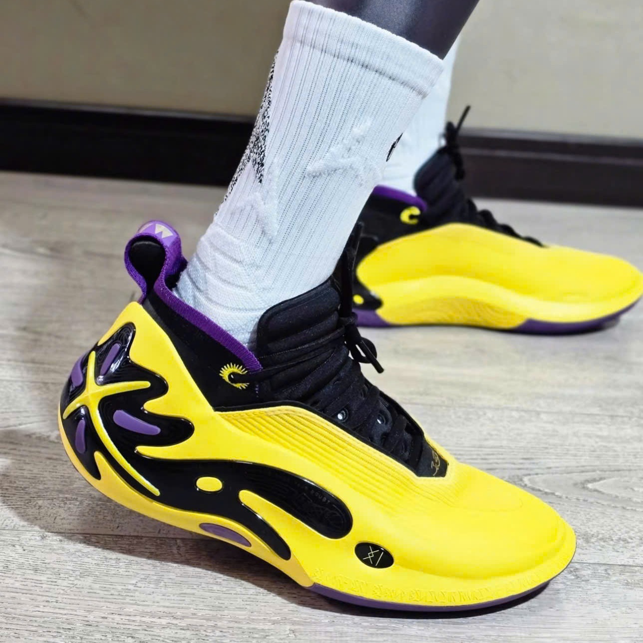 Alternative view of Giày Lining Way Of Wade 11 'Purple Gold Dynasty' ABAU049-7