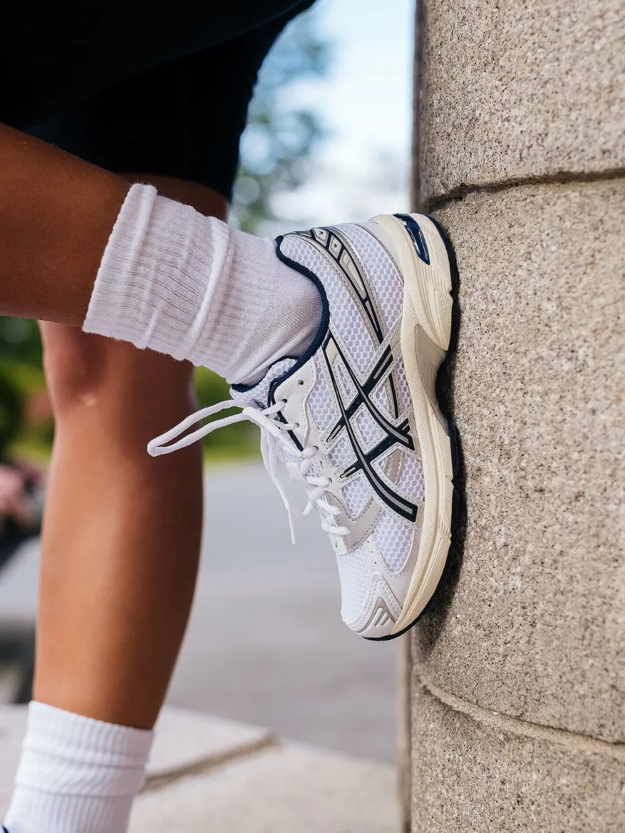 New Balance 740 vs Asics Gel-1130: Đâu mới là giày chạy Y2K xứng đáng? Hinh anh 4: New Balance 740 vs Asics Gel-1130: Dau moi la giay chay Y2K xung dang?