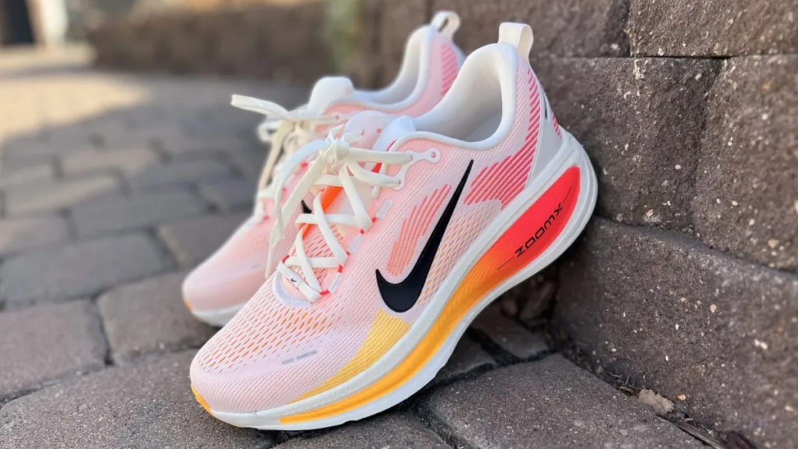 Nike Vomero 18: Hành trình êm ái cho những quãng đường dài Hinh anh 2: Hinh anh giay chay bo Nike Vomero 18 voi dem day, de cao 46mm