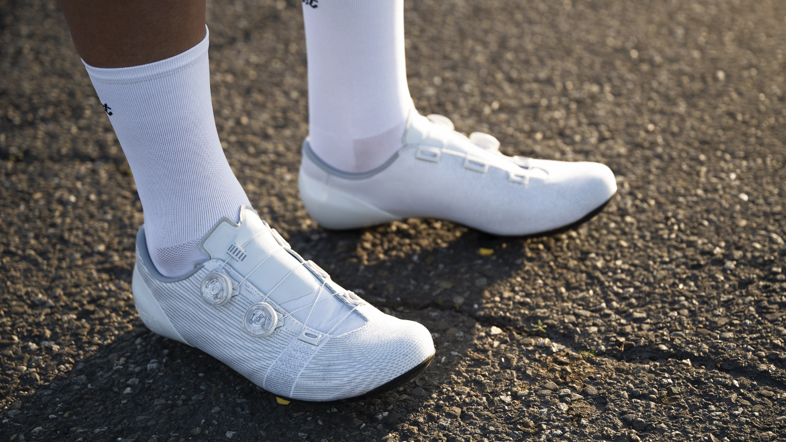 Rapha Pro Team Powerweave: Giày đua cao cấp “đan sợi” Hinh anh 1: Giay dua Rapha Pro Team Powerweave voi thiet ke hien dai va cong nghe tien tien