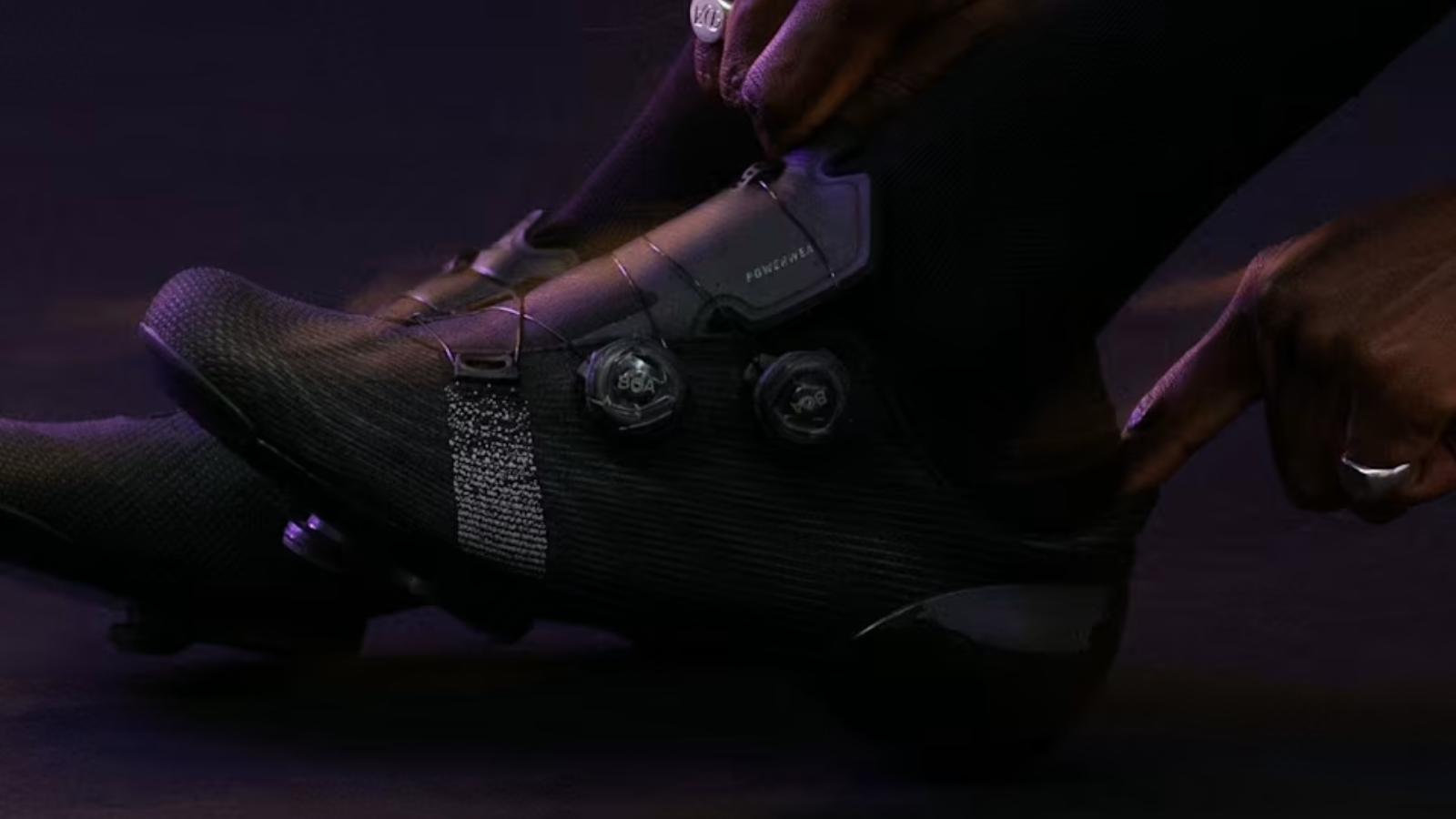 Rapha Pro Team Powerweave: Giày đua cao cấp “đan sợi” Hinh anh 7: Giay dua Rapha Pro Team Powerweave voi thiet ke hien dai va cong nghe tien tien