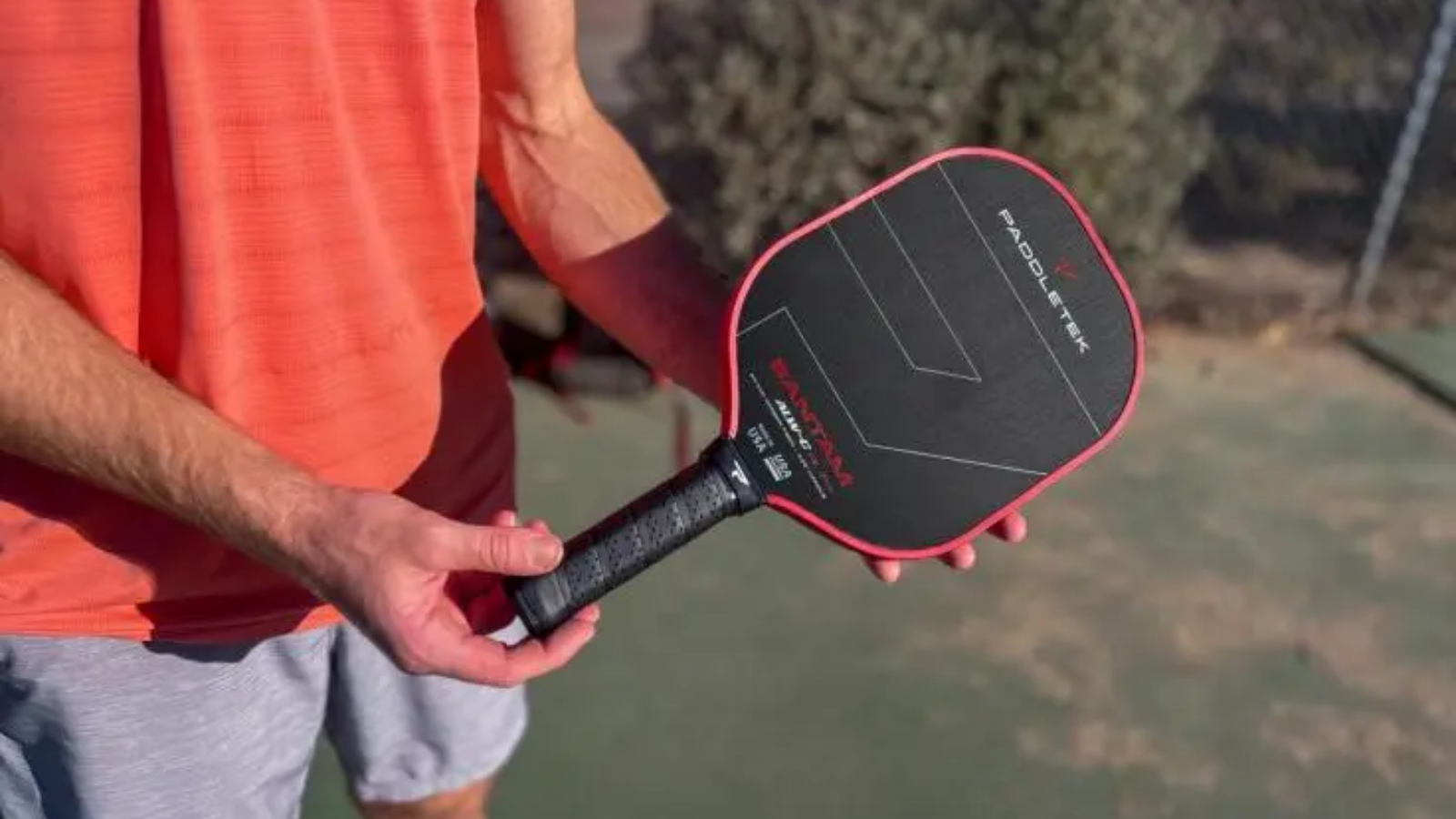 So sánh giữa PaddleTek ESQ-C và ALW-C: Cây vợt nào đỉnh hơn? Hinh anh 3: Hinh anh PaddleTek ESQ-C va ALW-C, so sanh hai mau vot pickleball