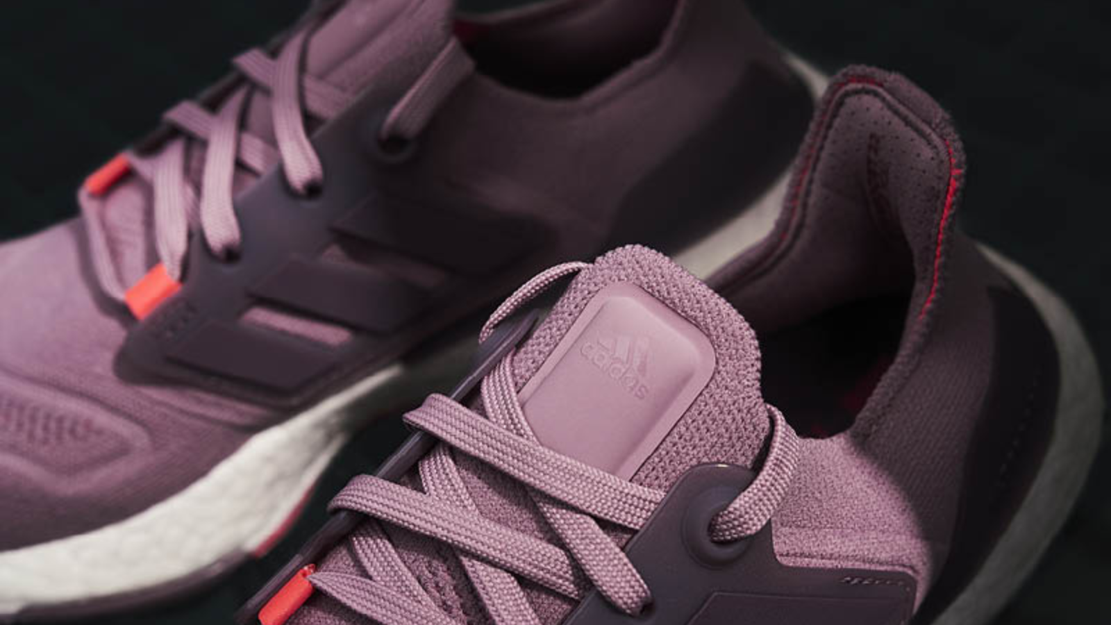 Hinh anh 3: Hinh anh cac mau giay di bo nu hang dau nam 2025